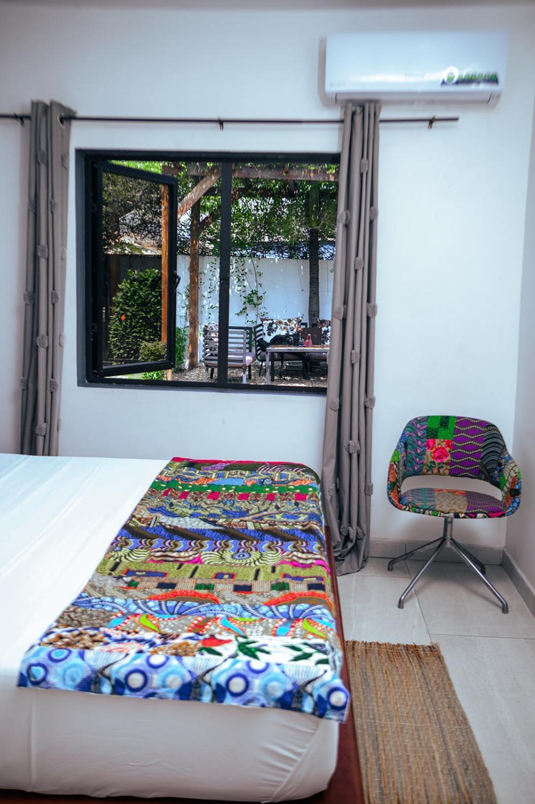 Ahome Guest House & Lounge 洛美 外观 照片